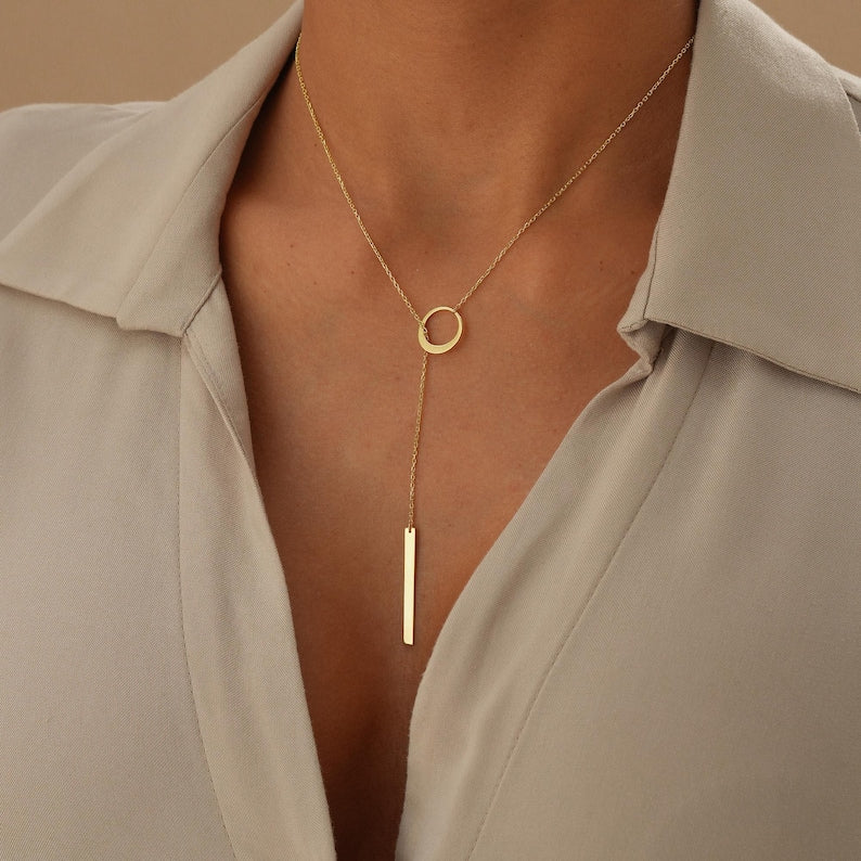 CIRCLE AND BAR LARIAT NECKLACE IN GOLD