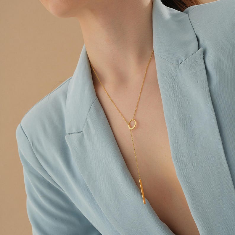 CIRCLE AND BAR LARIAT NECKLACE IN GOLD